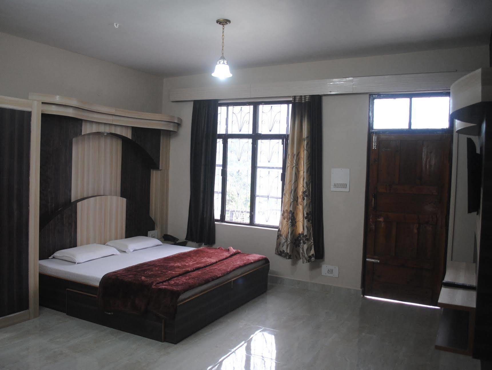 Dharamkot Inn Дхарамсала Екстериор снимка